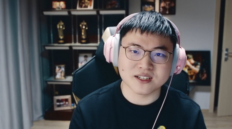 包含Uzi迎来十二赛季高光表现，IG球迷沸腾！的词条